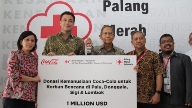 Donasi kemanusiaan Coca-Cola untuk korban bencana di Palu, Donggala, Sigi dan Lombok. (Foto: Dok. Coca Cola)