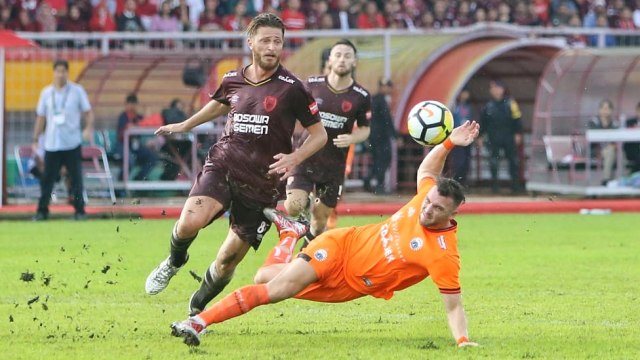 Salah satu pertandingan di Liga 1 2018, PSM vs Persija. Foto: Dok. Media Persija