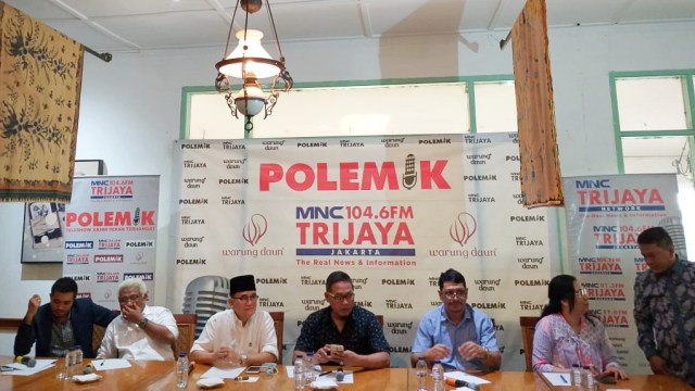 Dikusi warung daun polemik narasi gaduh politik kisruh, Sabtu (17/11/2018). (Foto: Pulina Heras/kumparan)