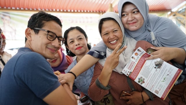 Sandi berkunjung ke Pasar Rejowinangun, Kota Magelang, Sabtu (17/11/2018). (Foto: Dok. Tim Sandiaga Uno)