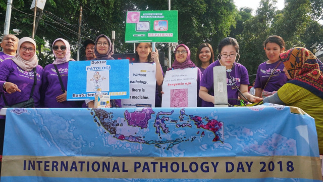 Peringatan Hari Patologi Internasional di kawasan Hari Bebas Kendaraan Bermotor, Bundaran Hotel Indonesia, Jakarta. (Foto: Jamal Ramadhan/kumparan)
