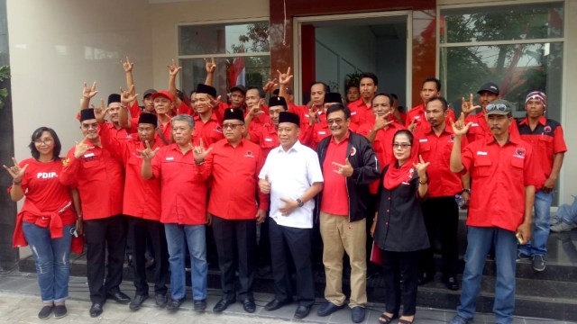 Sekjen PDIP Hasto Kristiyanto dan Ketua DPP PDIP Djarot Syaiful Hidayat meresmikan Kantor DPC Kabupaten Lamongan. (Foto: Dok. Tim Media PDIP)