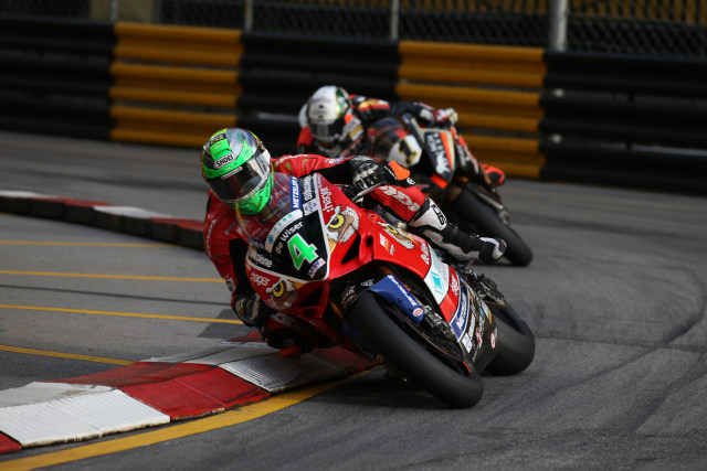 Aksi dua pebalap Macau GP di Sirkuit Guia. (Foto: Arsip foto situs resmi Macau GP)