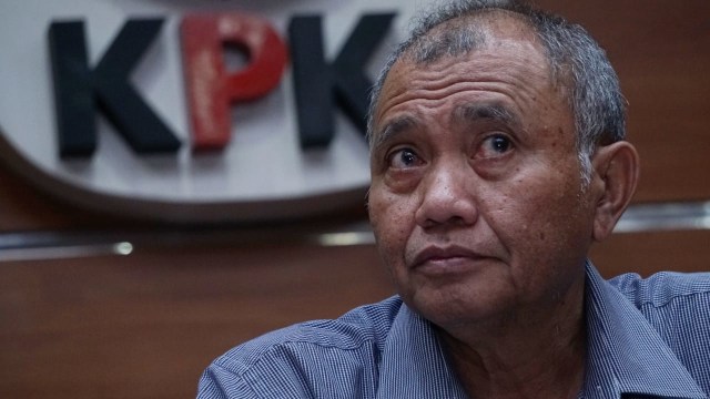 Ketua KPK Agus Rahardjo memberikan keterangan terkait OTT Bupati Pakpak Bharat di KPK, Jakarta, Minggu (18/11/2018). (Foto: Jamal Ramadhan/kumparan)