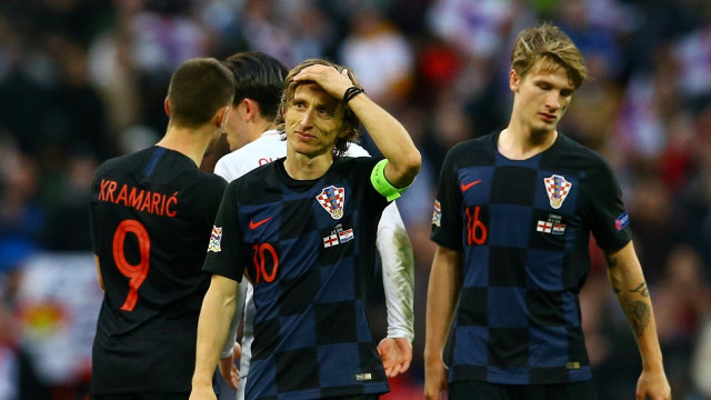 Modric bersama pemain Kroasia yang lain. (Foto: REUTERS/David Klein)