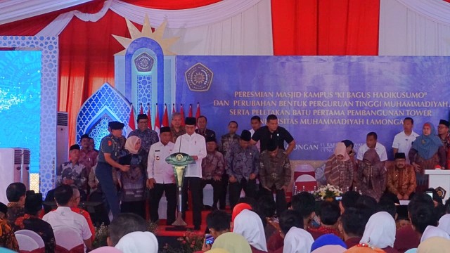 Jokowi Resmikan Pembangunan Tower Universitas Muhammadiyah Lamongan (24020)