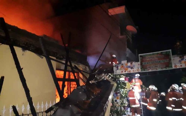 Tiga Rumah di Kampung Lawas Maspati Surabaya Terbakar