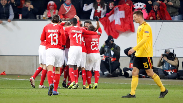 Timnas Swiss merayakan gol Haris Seferofic ke gawang Belgia. (Foto: Arnd Wiegmann/Reuters)