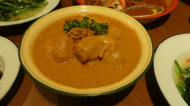 chicken curry (Foto: azalia amadea/kumparan)