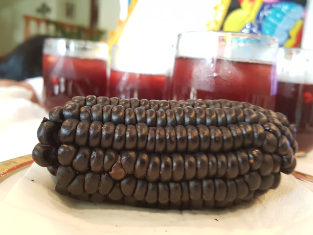 Minuman dari Jagung ungu khas Peru (Foto: Nurvita Indarini/ kumparan)