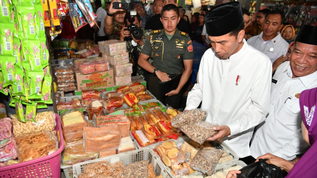 Jokowi di Pasar Sidoharjo, Lamongan, Jawa Timur Foto: Dok. Biro Pers Setpers