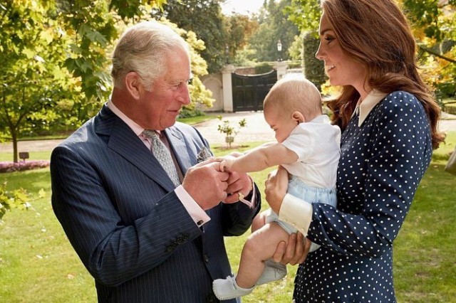 Pangeran Charles, Pangeran Louis, dan Kate Middleton. (Foto: IG: @thatssosussex)