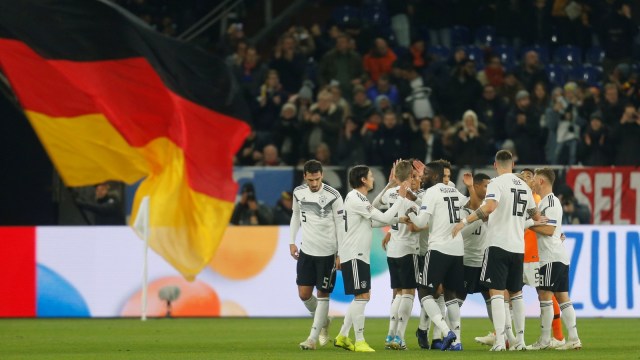 Para pemain Jerman merayakan gol. Foto: REUTERS/Leon Kuegeler