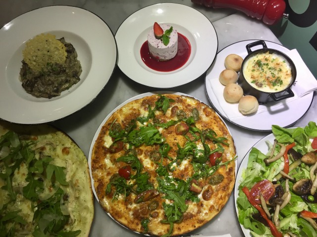 Pizza Marzano halal (Foto: Kartika Pamujiningtyas/kumparan)
