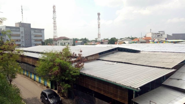 Parkiran samping selatan stasiun Rawa Buntu, tangerang (Foto: Adim Mugni/kumparan)