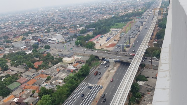 Pintu Tol Bekasi Barat dan Bekasi Timur ruas Tol Jakarta-Cikampek. Foto: Efira Tamara Thenu/kumparan