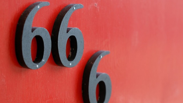 Angka 666 di pintu. (Foto: SofiLayla via pixabay)