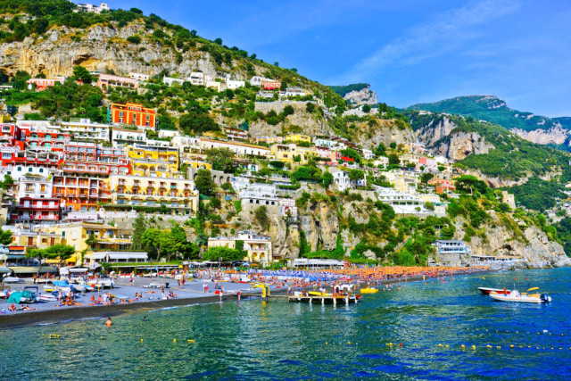 Positano jadi tujuan favorit wisatawan (Foto: Shutter Stock)