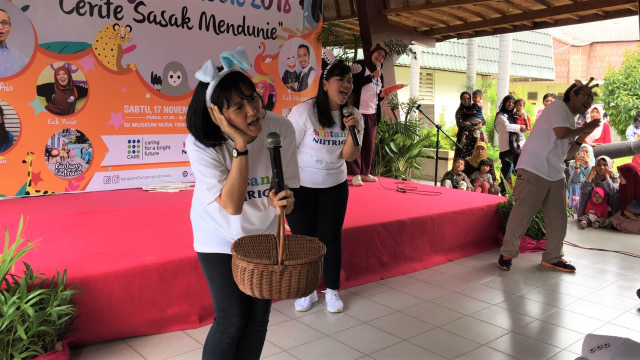 Pendongeng Bintang Nutricia di Festival Dongeng Lombok 2018.
 (Foto: Fina Prichilia/kumparan)