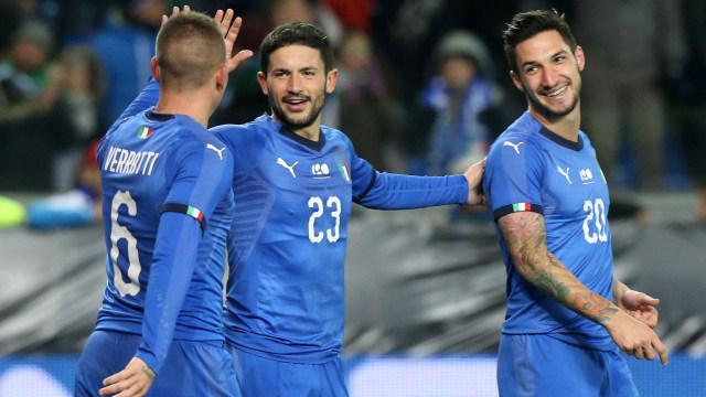 Matteo Politano (kostum 20) merayakan gol ke gawang AS bersama Marco Verratti (kostum 6) dan Stefano Sensi (kostum 23). (Foto: REUTERS/Francois Walschaerts)