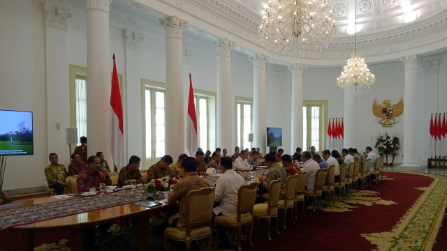 Jokowi gelar rapat pembangunan SDM bersama menteri di Istana Kepresidenan Bogor. (Foto: Jihad Akbar/kumparan)