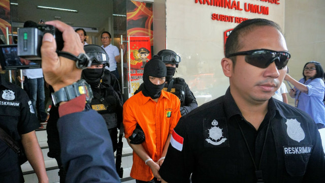 Tersangka pembunuhan Pondok Gede, Haris Simamora di Polda Metro Jaya, Jakarta, Rabu (21/11). (Foto: Nugroho Sejati/kumparan)
