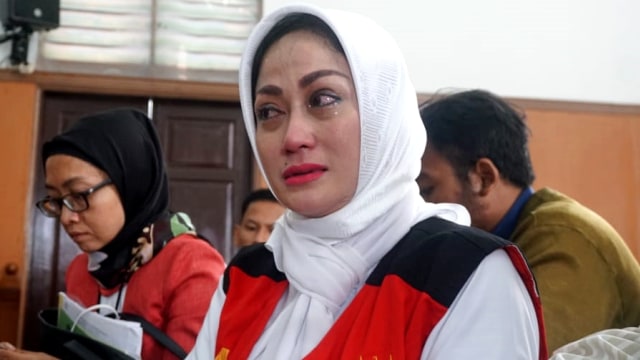 Sisca Dewi menangis di Pengadilan Negeri Jakarta Selatan. (Foto: Helmi Afandi Abdullah/kumparan)