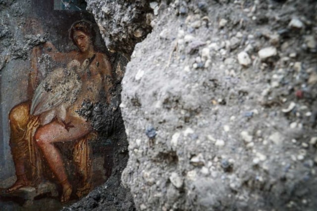 Lukisan erotis yang baru ditemukan di Pompeii (Foto: Cesare Abbate/Pompeii Sites)