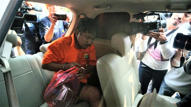 Tersangka pembunuh Dufi di Polda Metro Jaya, Jakarta, Rabu (21/11). (Foto: Nugroho Sejati/kumparan)