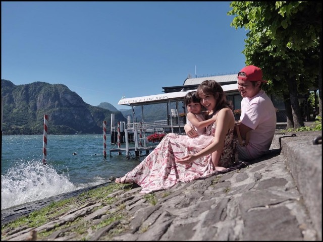 Gading dan keluarga menikmati tepi danau di Bellagio, Italia (Foto: Instagram/gadiiing)