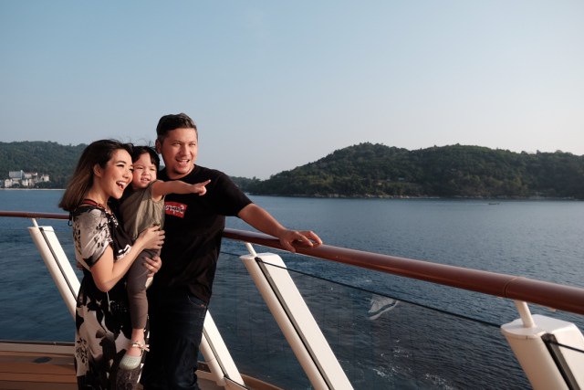 Momen bahagia Keluarga Gading kala berlibur di Kapal Pesiar (Foto: Instagram/@gadiiing)