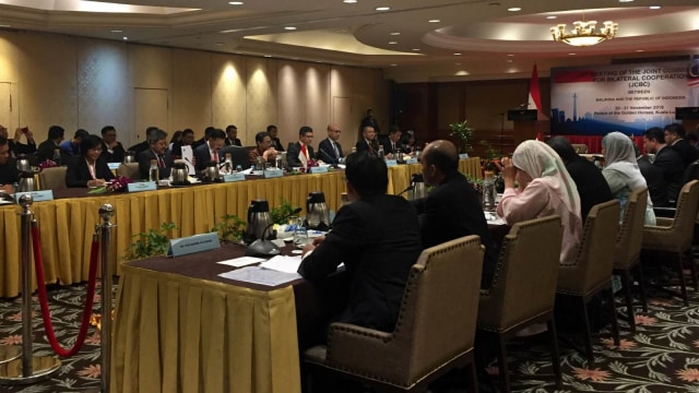 Menteri Retno bersama dengan Menlu Malaysia Dato Saifuddin memimpin Pertemuan Joint Commission for Bilateral Cooperation (JCBC) ke-16 di Kuala Lumpur, Rabu (21/11). (Foto: Rizki Baiquni/kumparan)