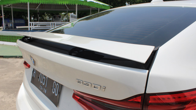 Active Rear Spoiler BMW 6 GT (Foto: Aditya Pratama Niagara/kumparanOTO)