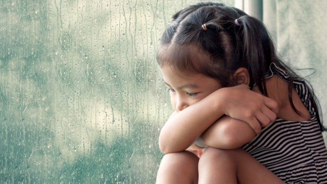Ilustrasi anak bersedih karena perceraian orang tua Foto: Shutterstock