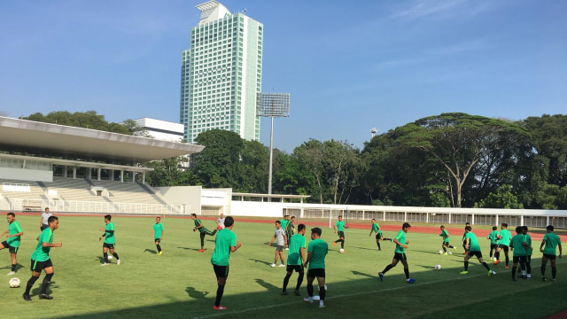 Timnas Indonesia menggelar sesi latihan jelang pertandingan melawan Filipina di Stadion Madya, Senayan. (Foto: Alan Kusuma/kumparan)