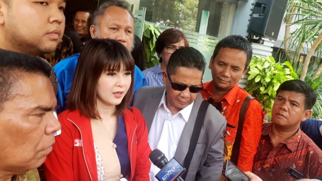 Ketua Umum PSI, Grace Natalie penuhi panggilan Polda Metro Jaya. (Foto: Fadjar Hadi/kumparan)