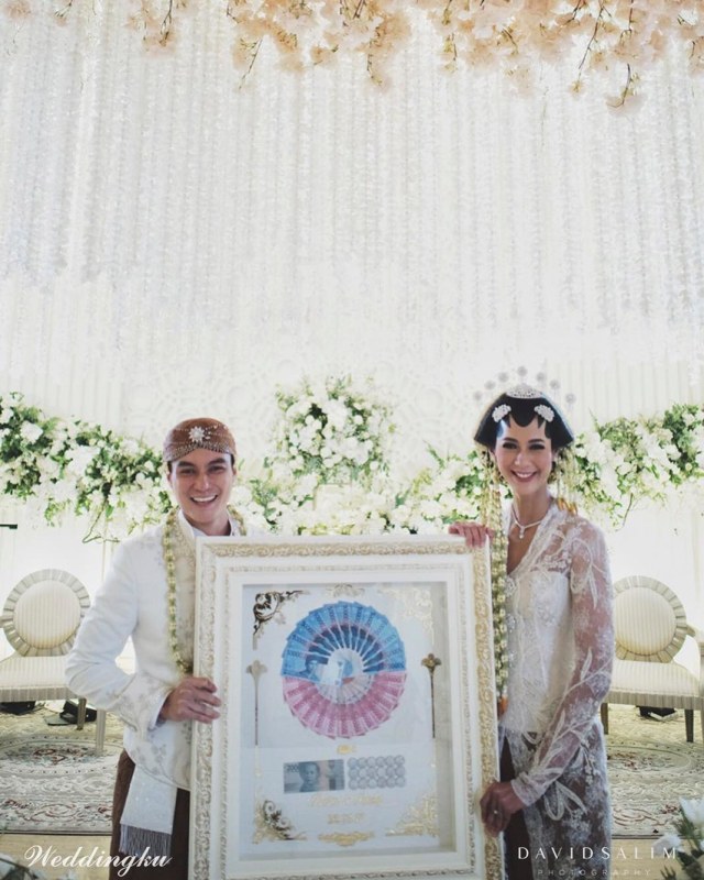 Baim Wong dan Paula Verhoeven resmi menikah (Foto: Instagram @weddingku/@davidsalimphotography)