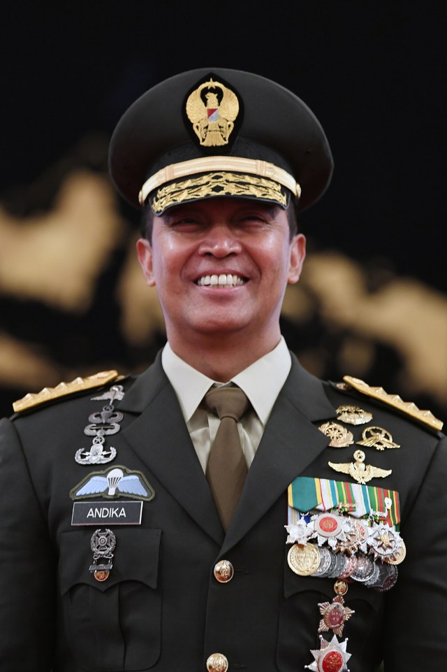 Kepala Staf Angkatan Darat (KSAD) yang baru Jenderal TNI Andika Perkasa berpose seusai pelantikan. (Foto: ANTARA FOTO/Wahyu Putro A)