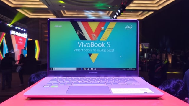 Laptop Asus VivoBook seri S. (Foto: Bianda Ludwianto/kumparan)