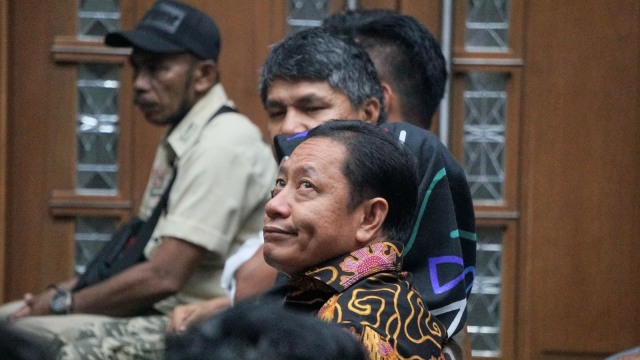 Mantan Bupati Sula Ahmad Hidayat Mus dalam sidang dakwaan di Pengadilan Tipikor, Jakarta, Kamis (22/11). (Foto: Nugroho Sejati/kumparan)