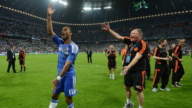 Didier Drogba ketika merayakan juara Liga Champions bersama Chelsea. (Foto: Adrian DENNIS / AFP)