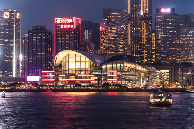 Panorama Memukau di Pelabuhan Victoria, Hong Kong (Foto: Shutter Stock)