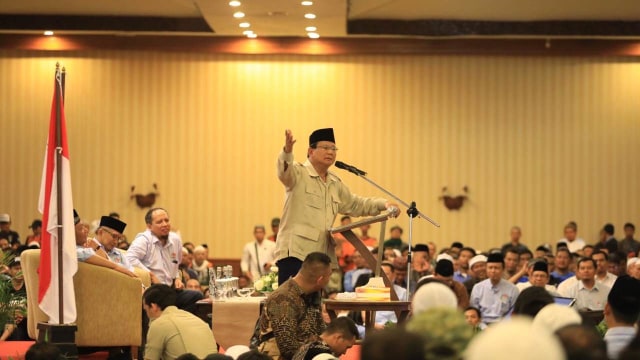 Prabowo Subianto bertemu dengan relawan di Solo. (Foto: Dok. Tim Media Prabowo-Sandi)