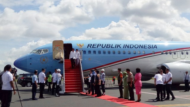 Presiden Jokowi dan Ibu Iriana tiba di Lampung untuk melakukan kunjungan kerja. (Foto: Jihad Akbar/kumparan)