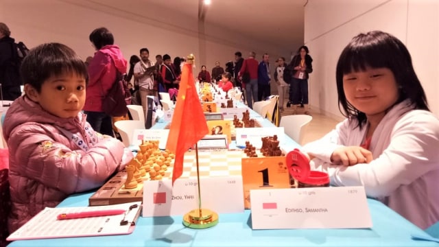 Samntha Edithso saat bertanding catur melawan perwakilan dari China. (Foto: Dok. Istimewa)