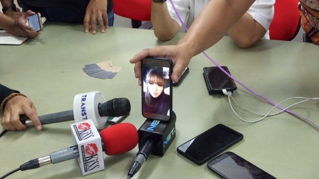 Gisella Anastasia melakukan video call dengan wartawan untuk berikan klarifikasi terkait perceraiannya dengan Gading Marten (Foto: DN Mustika Sari/kumparan)