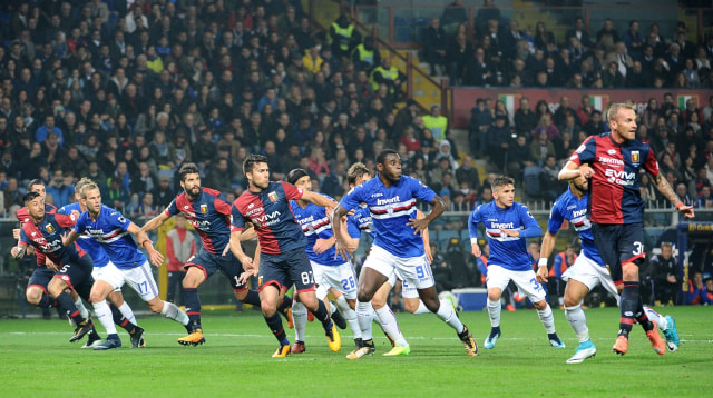 Derby della Lanterna antara Sampdoria dan Genoa musim 2017/18. (Foto: Getty Images/Paolo Rattini)