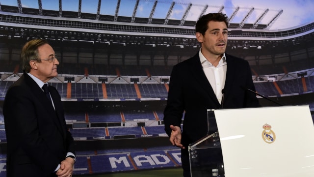 Iker Casillas dan Florentino Perez. (Foto: Javier SORIANO / AFP)