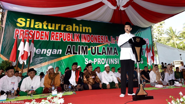 Silaturahmi Presiden Joko Widodo dengan Ulama dan Santri di Provinsi Lampung. (Foto: Dok. Agus Suparto - Presidential Palace)
