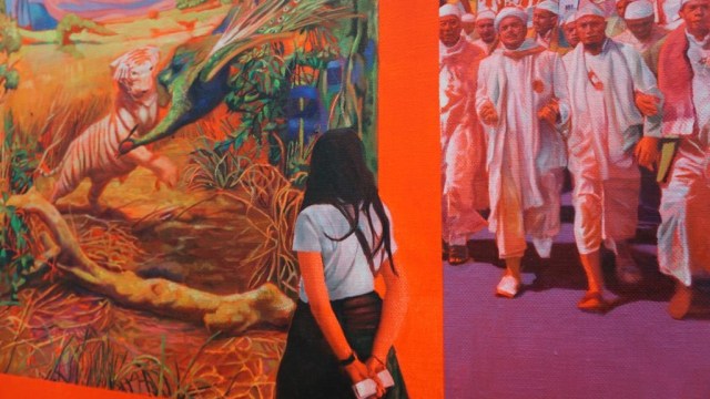 Lukisan milik pelukis Zico Albaiquni tentang Rizieq Shihab dipamerkan di acara The 9th Asia Pacific Triennial of Contemporary Art di Brisbane Museum, Australia. (Foto: Dewi Rachmat Kusuma/kumparan)